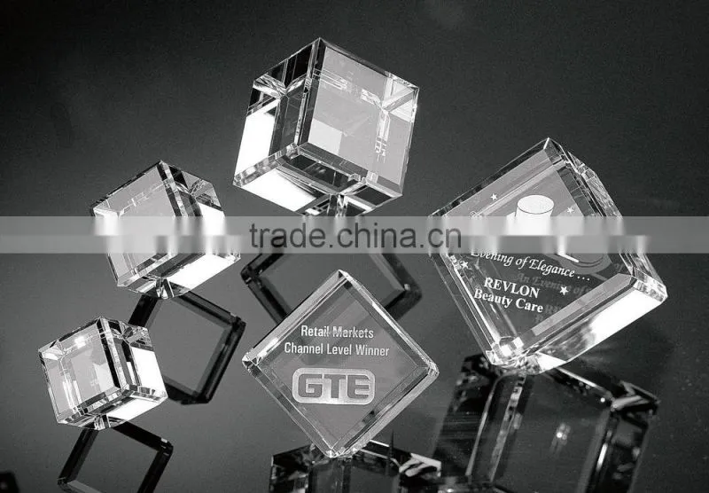 2016 New design personalized clear crystal cube