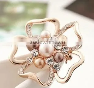 ALLOY HOLLOW FLOWER PEARL BROOCH GOLD PLATED