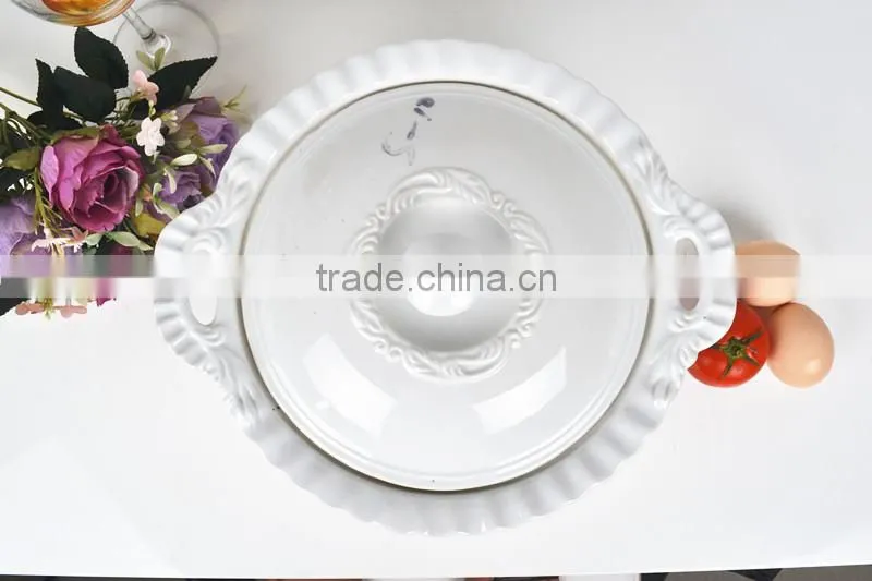 12.5" Round ceramic bakeware with lid