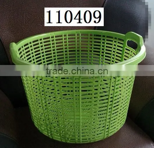 Round plastic laundry basket hamper
