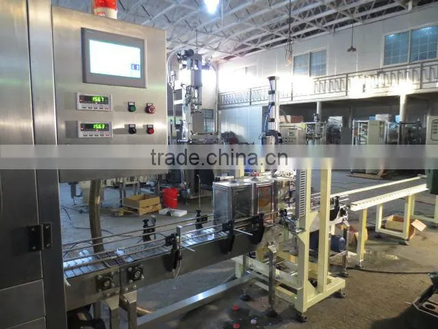 Hot sell screwing lids machine for 20L cans