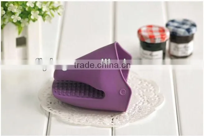Mouth Shaped Heat Proof Silicone Gloves
