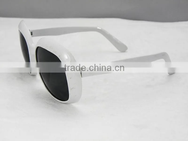 cheap simpleness white & white christmas & party glasses ,customized you logo you like