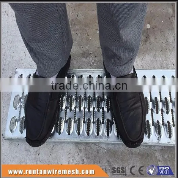 Hot dipped galvanized Diamond Safety perforated grip strut grating (Trade Assurance)