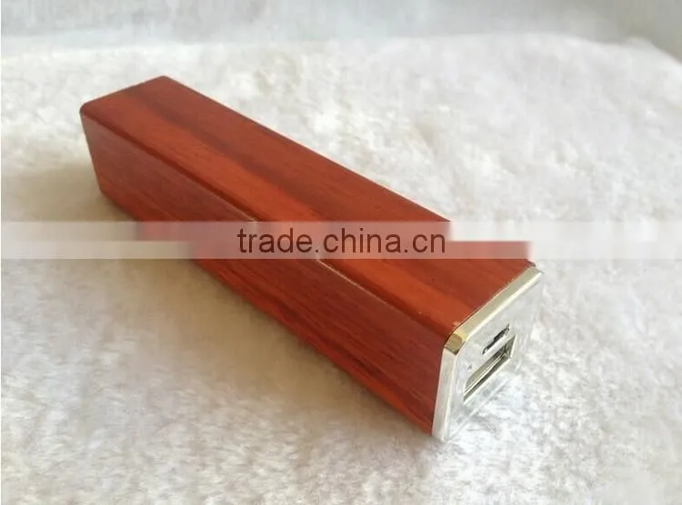 Wooden material cylindrical shape 2600mAh mobile powerbank charger with laser engraving logo as premium promotion gift