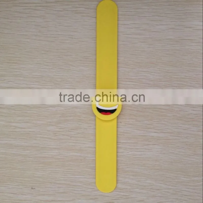 cheap custom silicone rubber slap bracelet / snap band