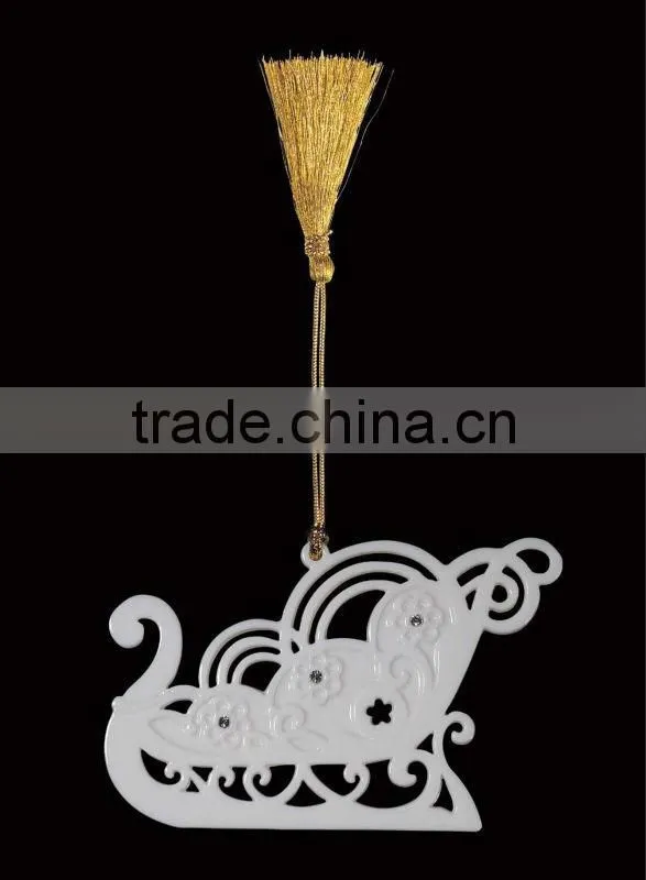 Hot Sale Porcelain Christmas Dove Hanging Ornament Stand with Porcelain Ball Pendant WS331-SS10098B