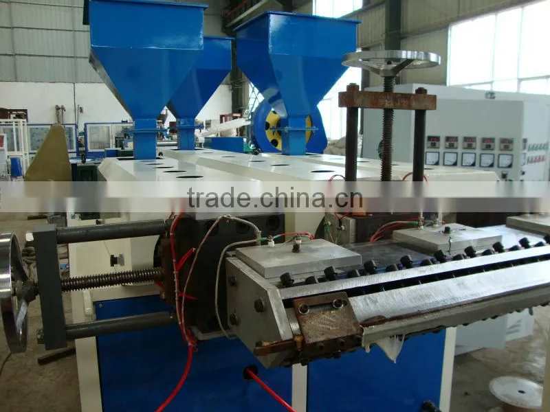 Instant plastic fast food container machine