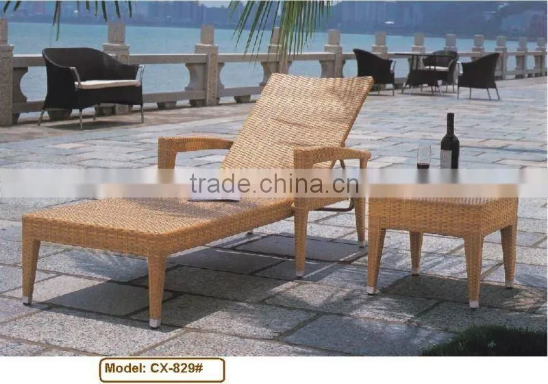 wicker sunlounge