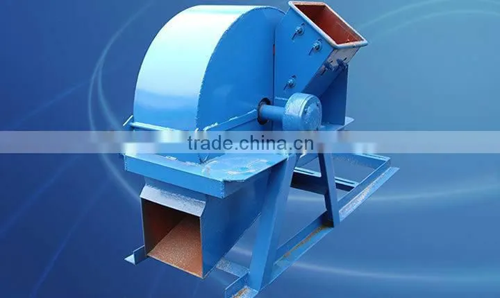 Wood chips crushing machine