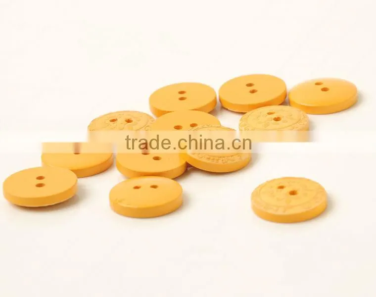 2 Holes Fancy High Quality Yellow Painted Wooden Baby Buttons with Figure Engraved On