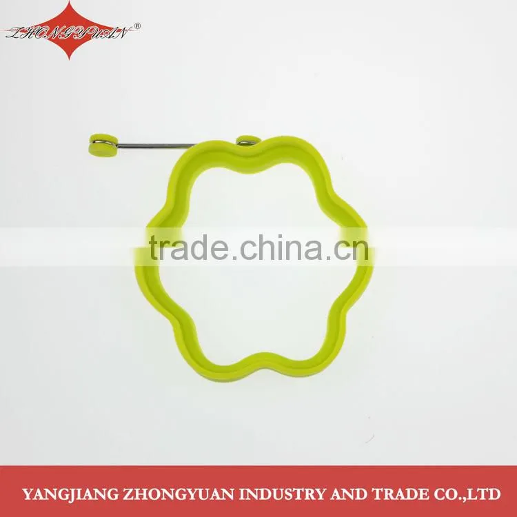 Silicone egg rings heart and flower shape with knock down handle