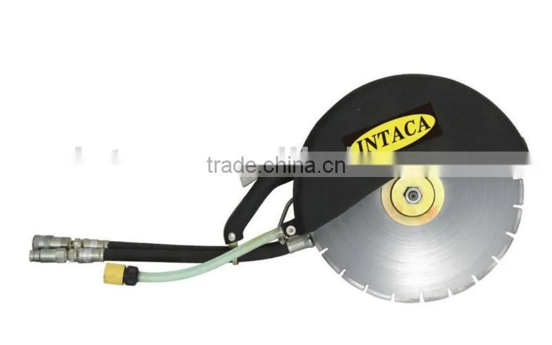 Hydraulic portable circular saw