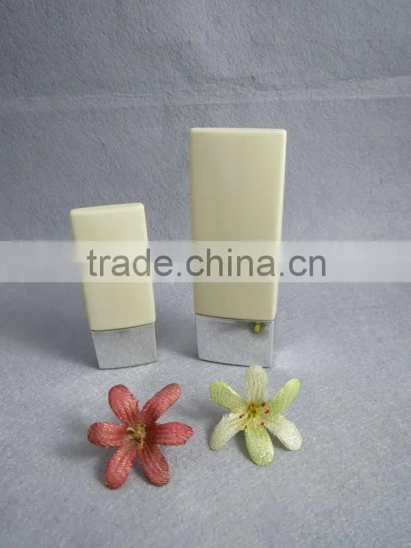 plastic cosmetic lotion bottle with plastic plug