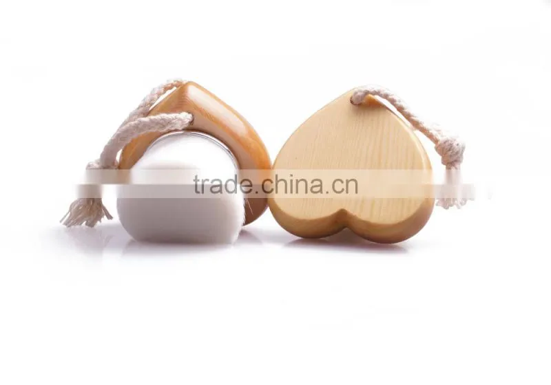 2015 hot sale Heart shape facial cleansing brush with wooden handle