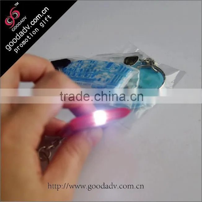 2015 factory wholesale custom fashion mini led light keychain