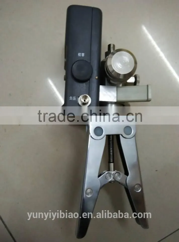 Medium and low pressure gauge calibration vacuum hand pump