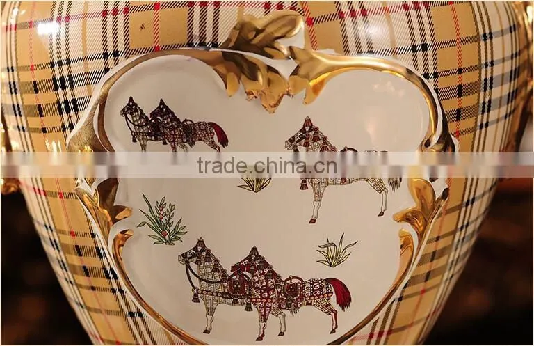 Hollow-out original design European porcelain home decor vase