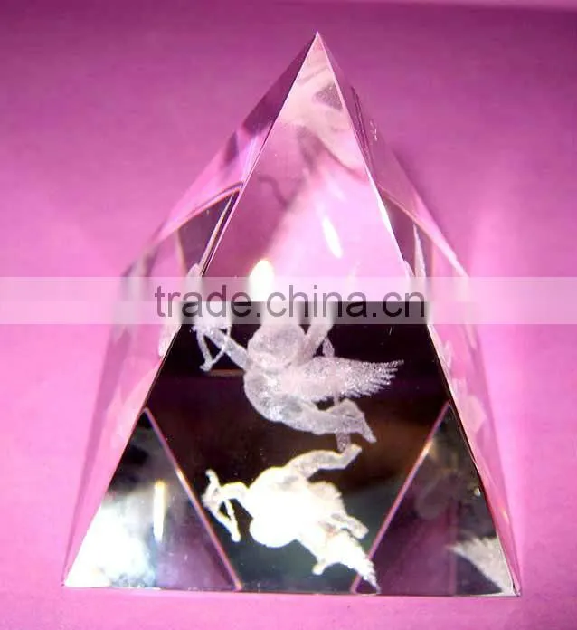 2016 New & beautiful crystal pyramid