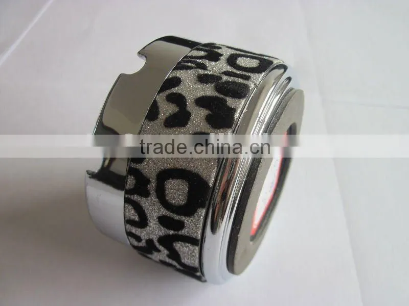 Round Metal Ashtray with Paste Skin