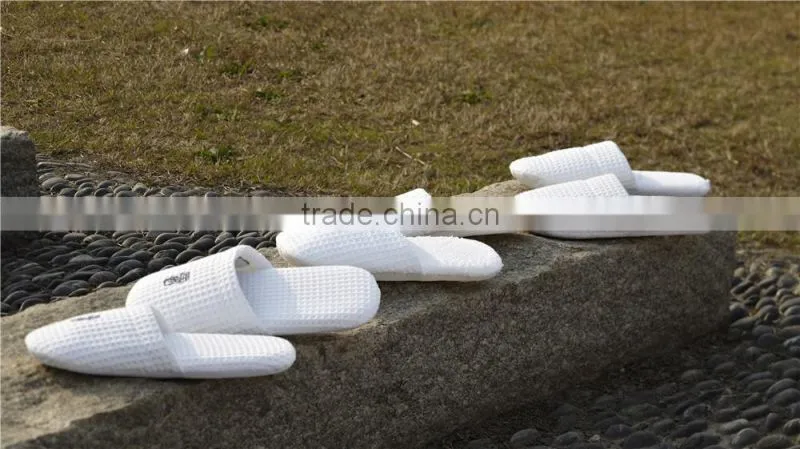 Wholesale Cheap EVA Sole Waffle Hotel Indoor White Slipper with Logo