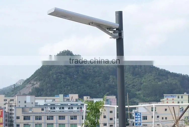 Under the sun six hours to fully charge aluminum integrated solar street light