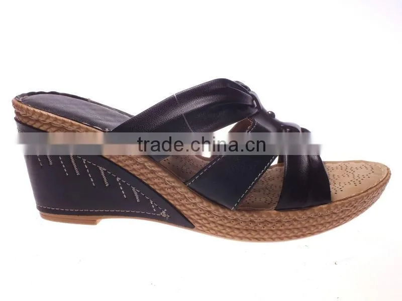 Fashion ladies modern slippers with comfortable sole