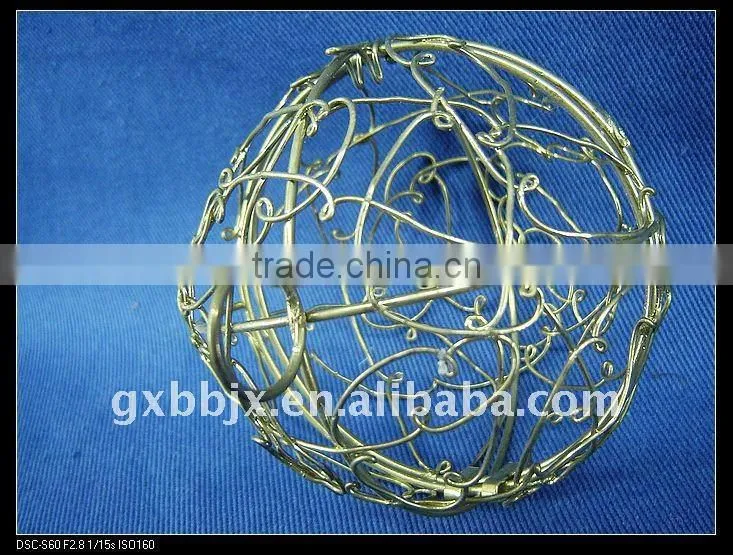 Gold iron decorative bouncy balls set of two