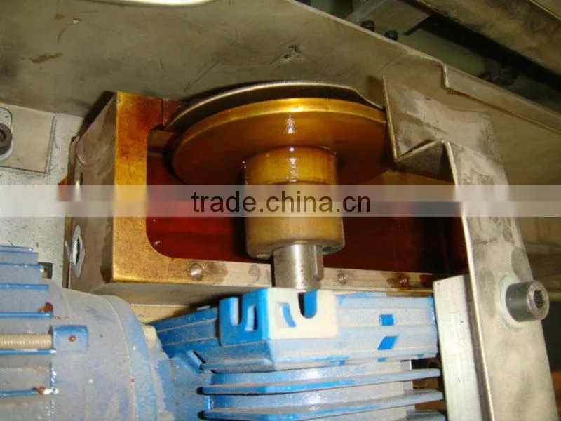 Short delivery facial tissue box packing machine