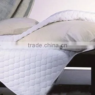 fashionable quilt and elegant bedspread