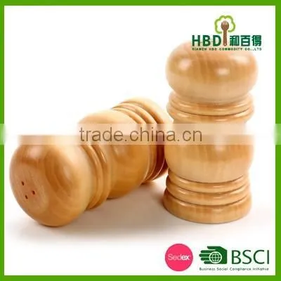 Kitchen wooden manual salt and pepper shaker set