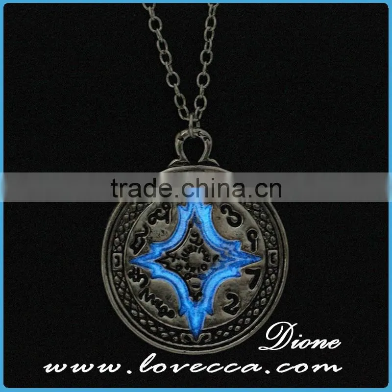 European Hot Sale beautiful glow in the dark necklace heart pendants