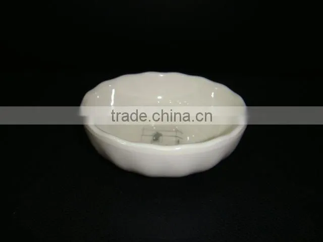 White round melamine saucer with logo inside