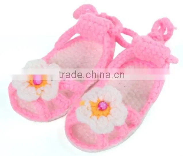Handmade cozy barefoot baby sandals crochet pattern