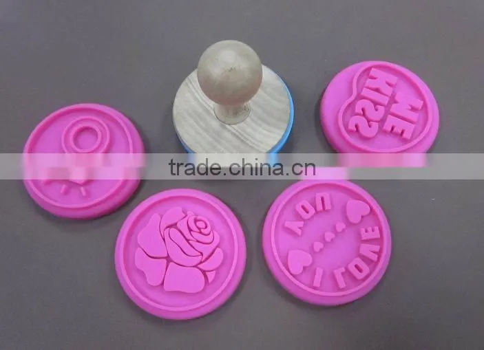 New design food grade silicone cookie stamp with wooden handle, valentine's gift
