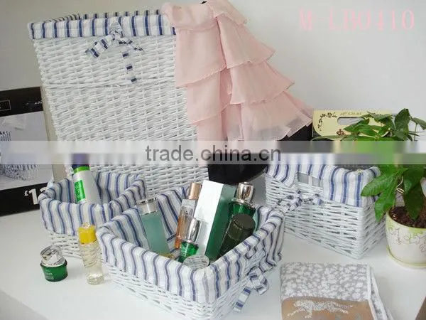 2013 latested new design willow laundry basket with lid and fabric fou big hotel