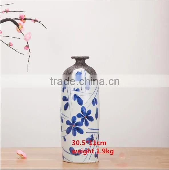 Hand-sketching Jingdezhen Blue and White Porcelain Vase HY7138