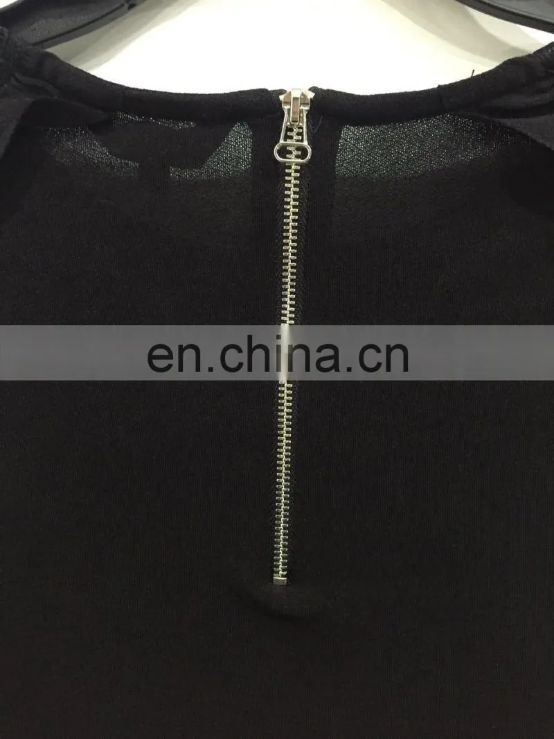 The shoulder lace stitching long-sleeved blouse