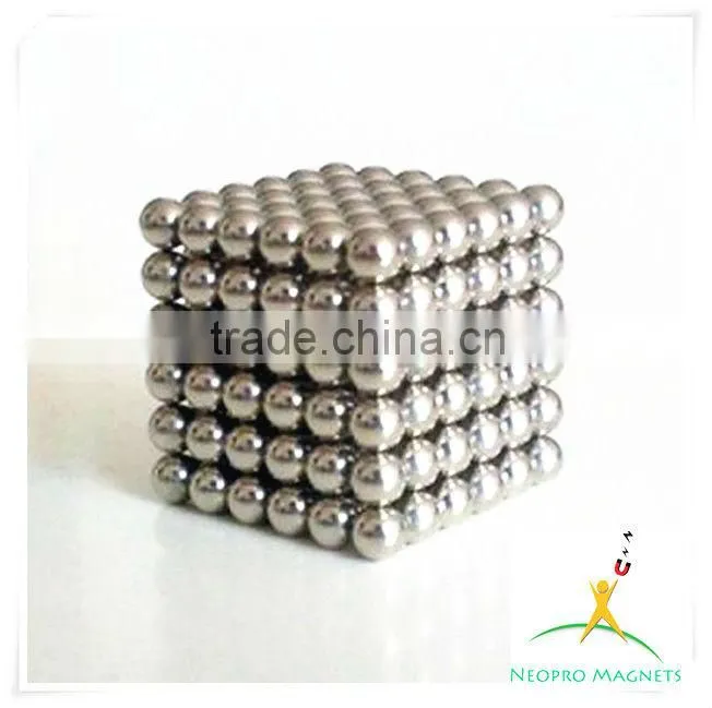 toy Magnetic Construction Set bars and balls