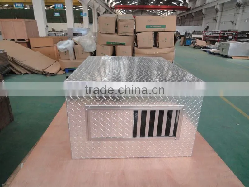 Single compartment diamond plate dog box for cars