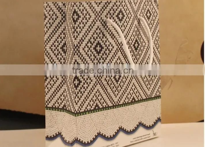 Custom exquisite gift paper bag for packing with handles