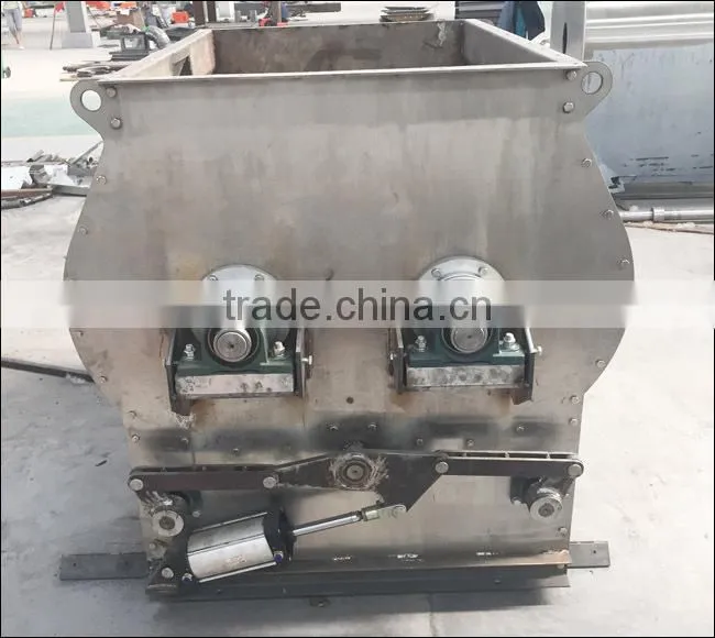 High Efficiency 250-3000kg/batch Mixed Uniformity Broiler chicken feed premix machine for sale