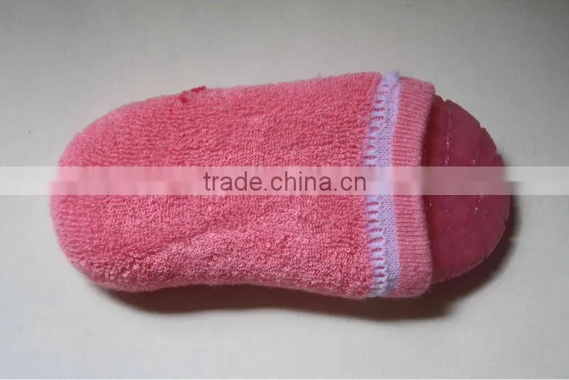 OEM cartoon rubber sole baby socks