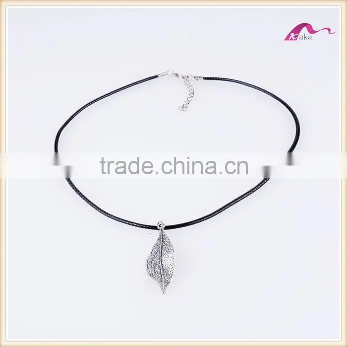 Simple Fashion Charm Leaf Shaped Pendant Leather Rope Necklace