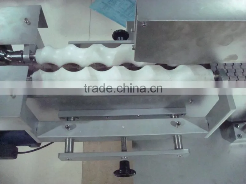 Highly customized automatic small flat bottle labeling machine