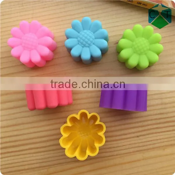 CTQH-695 Specializing in the production of silicone cake mold silicone chocolate mold 5cm sunflower mixed random Cutter Silicone