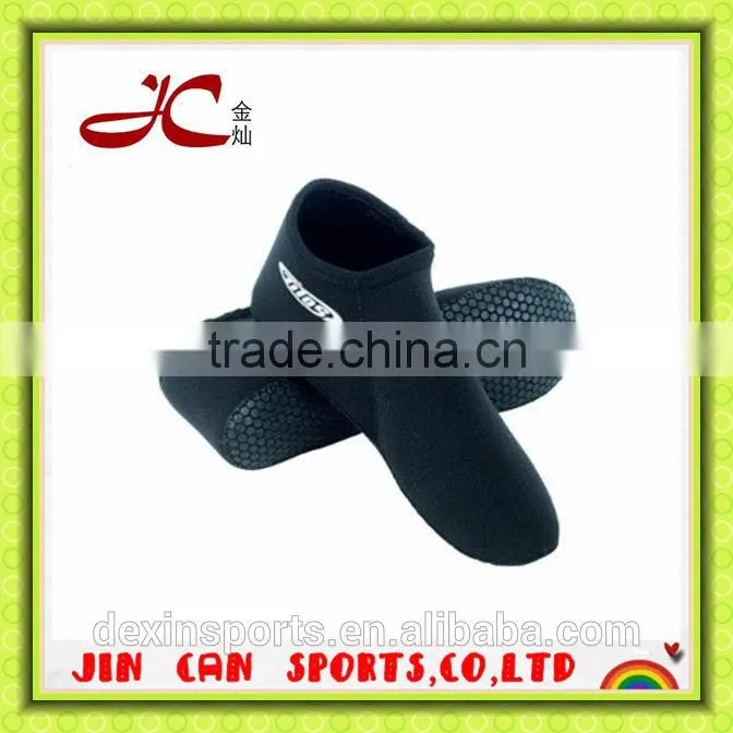 Fashionable waterproof neoprene sand socks for adult