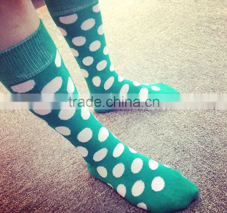Low Moq Stock Socks On Sale Comfortable Combed Cotton Women Happy Green Dots Sock