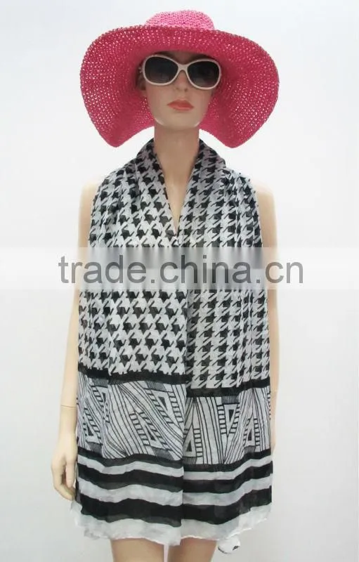 Houndstooth pattern scarf,Black and white plaid scarf,Fashion accessories