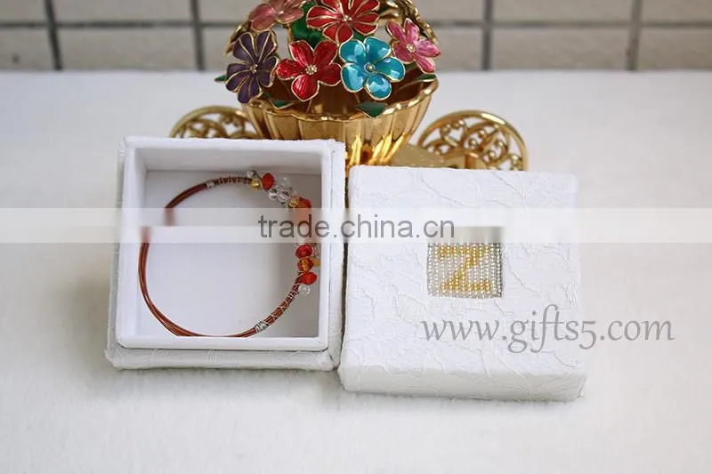 Fashion white wedding packaging box for jewelry with beaded name plate of Z